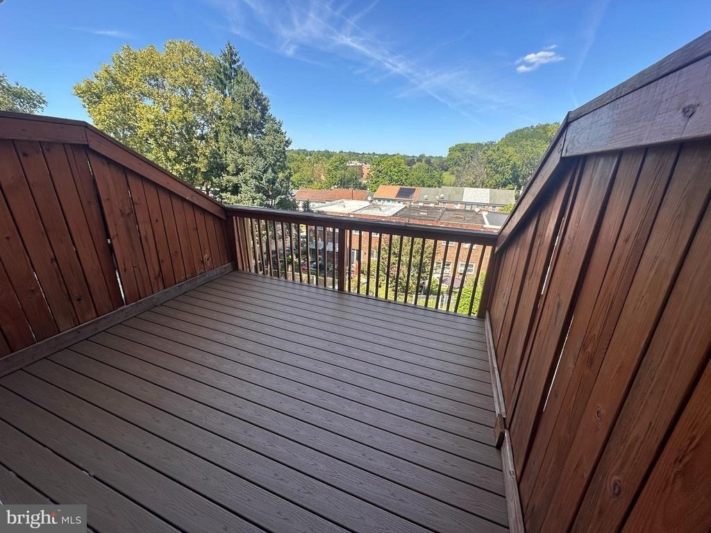 709 E Elm Street - Photo 5