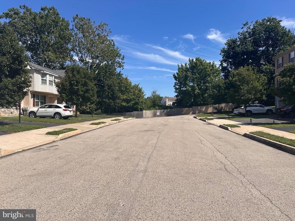 709 E Elm Street - Photo 14