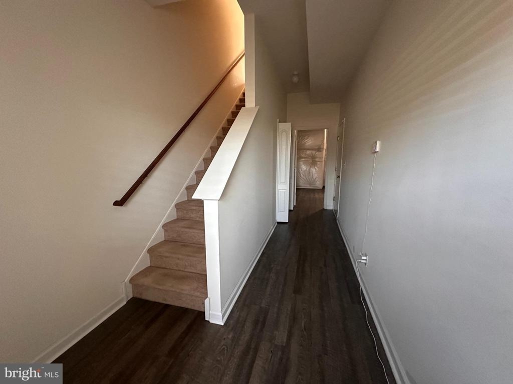 709 E Elm Street - Photo 13