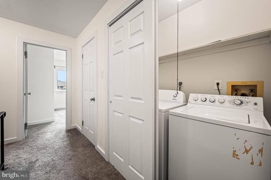 135 Caernarvon Court - Photo 6