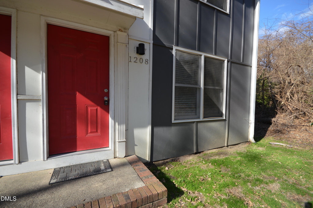 1208 Carlton Avenue - Photo 2