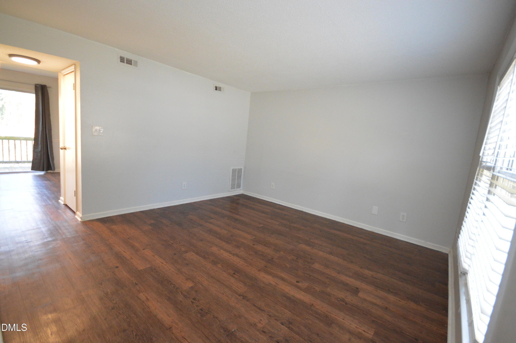 1208 Carlton Avenue - Photo 5