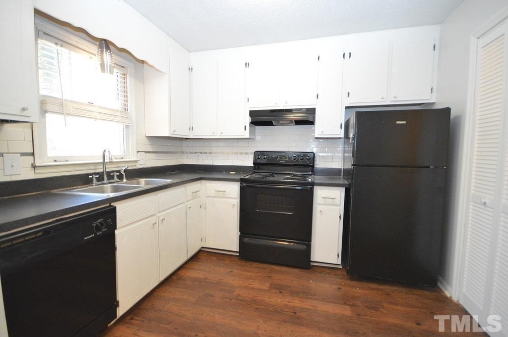 1208 Carlton Avenue - Photo 11