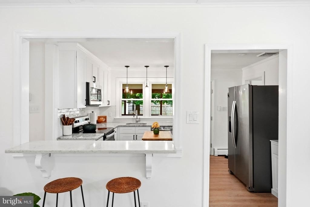135 Longshore Avenue - Photo 4