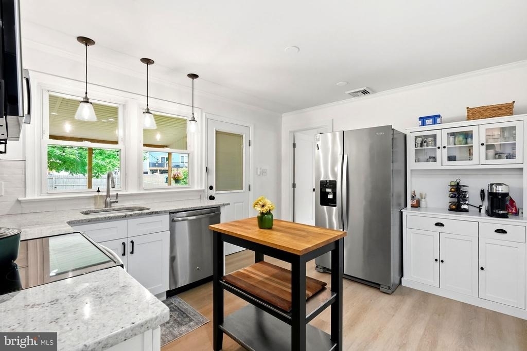 135 Longshore Avenue - Photo 3