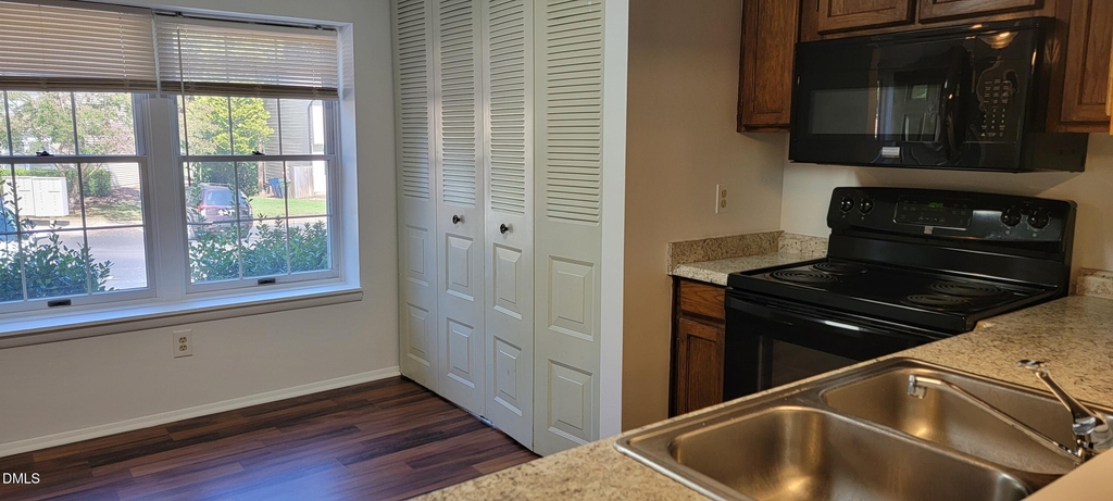 7725 Sandra Lane - Photo 4