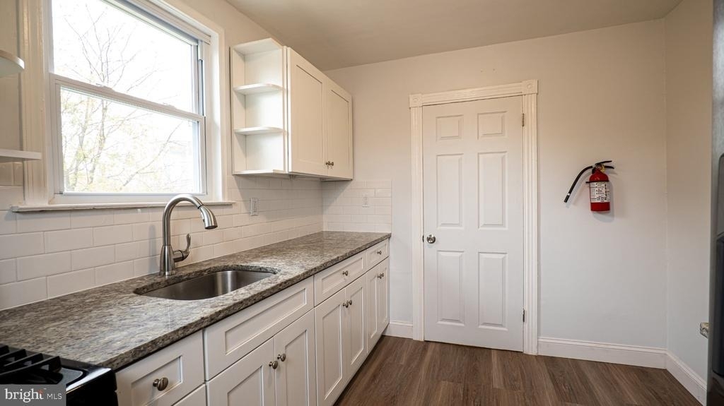 241 Victoria Street - Photo 4