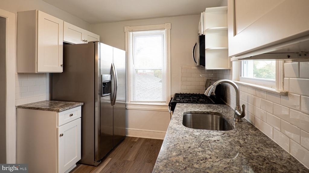 241 Victoria Street - Photo 3