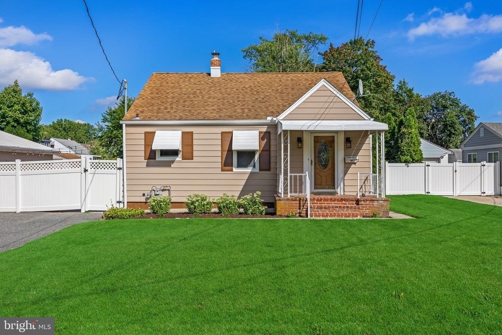 505 Hazel Avenue - Photo 1
