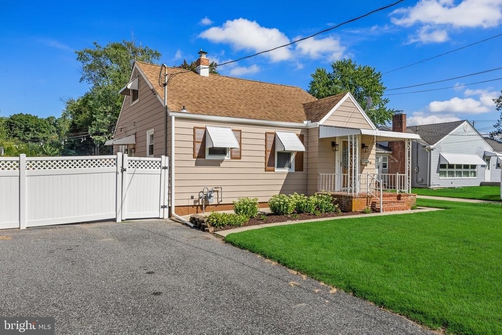 505 Hazel Avenue - Photo 2