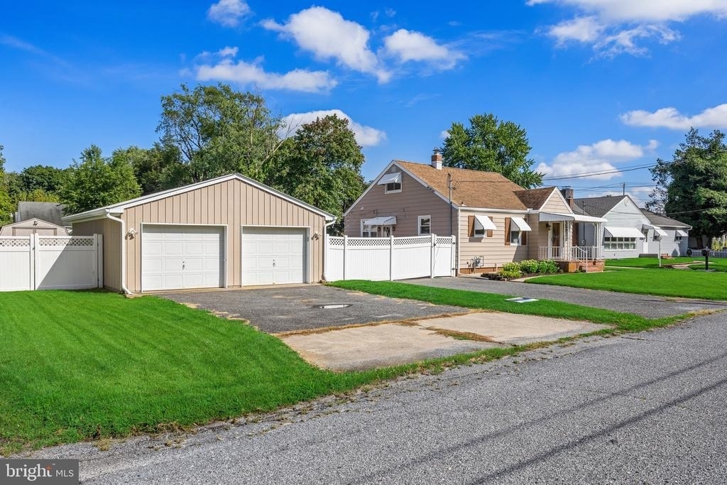 505 Hazel Avenue - Photo 0