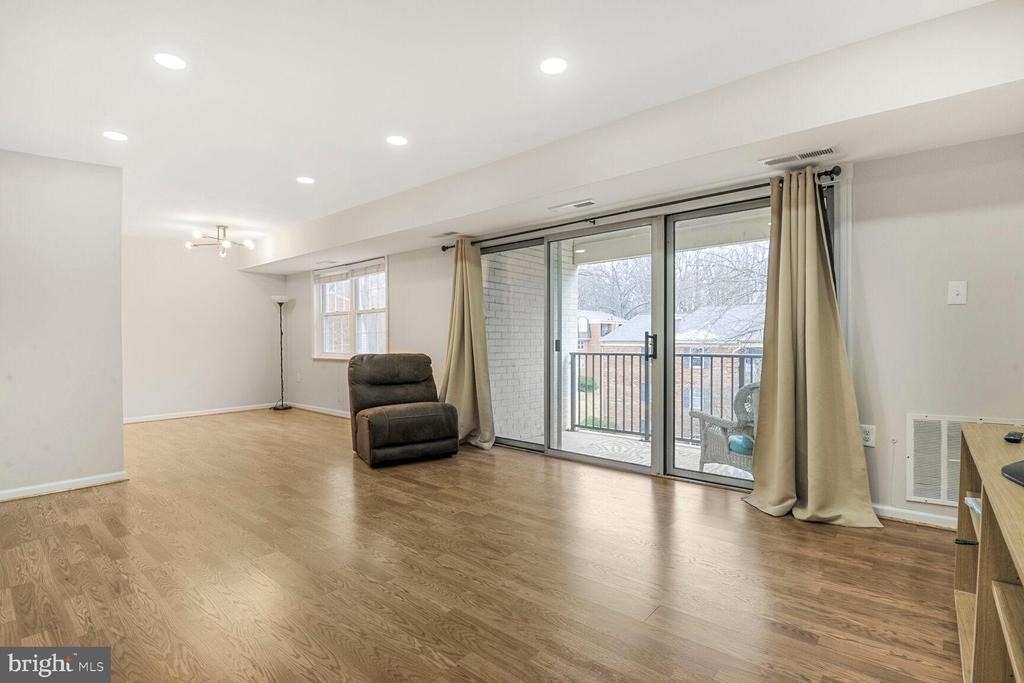 864 College Parkway - Photo 3
