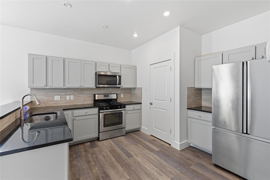 4124 Valley View Rd - Photo 1