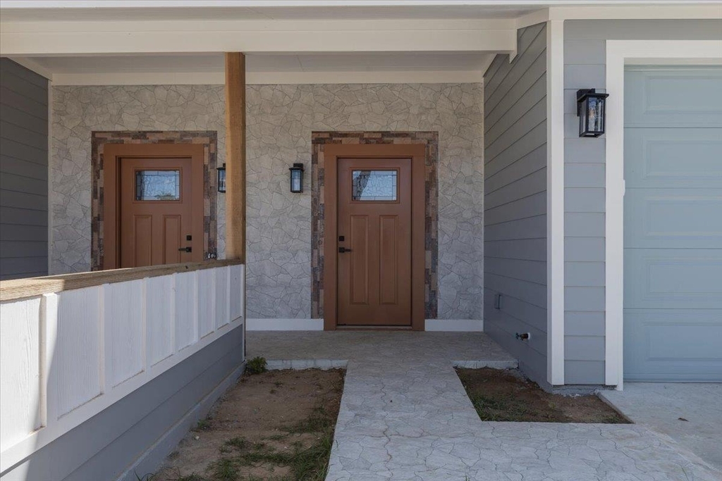 1409 Emile St - Photo 2