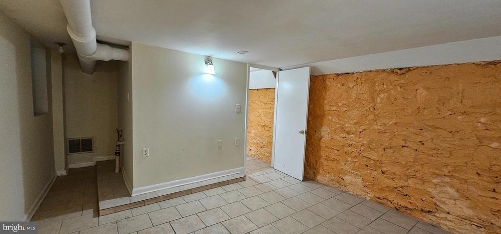 4031 Greenmount Avenue - Photo 5