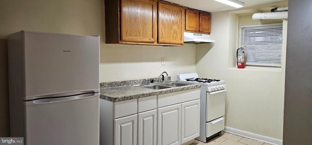 4031 Greenmount Avenue - Photo 2