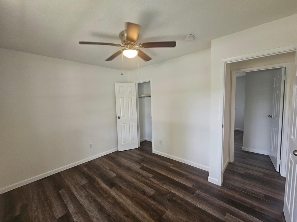 1401 Trinity St - Photo 11