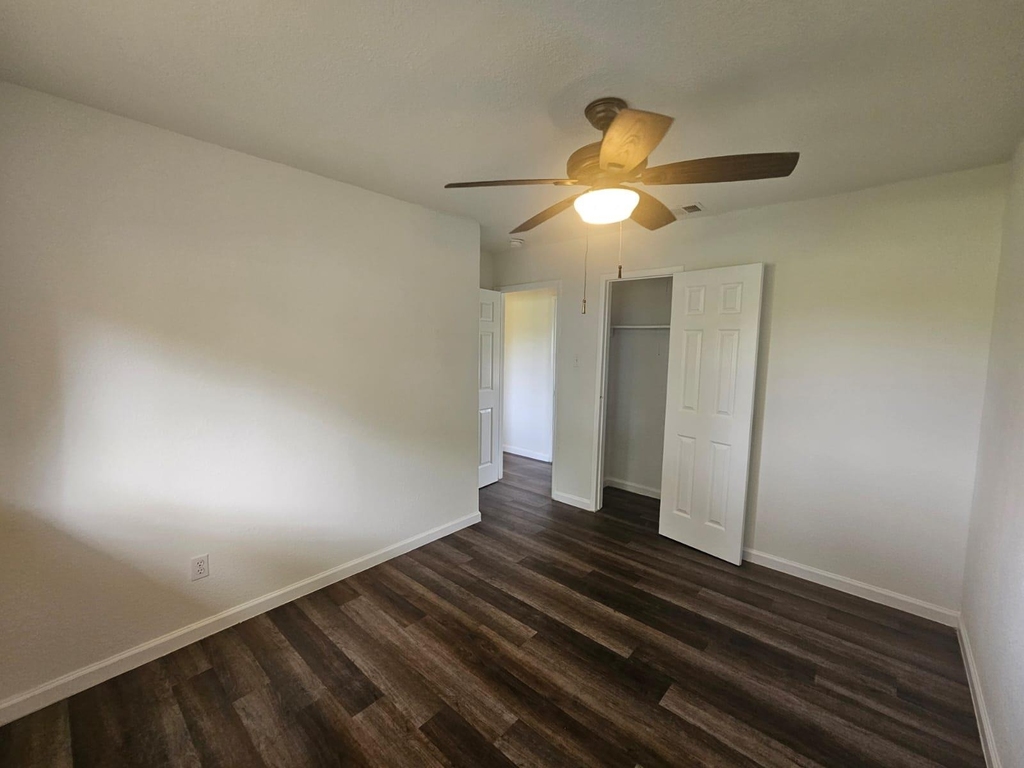 1401 Trinity St - Photo 7