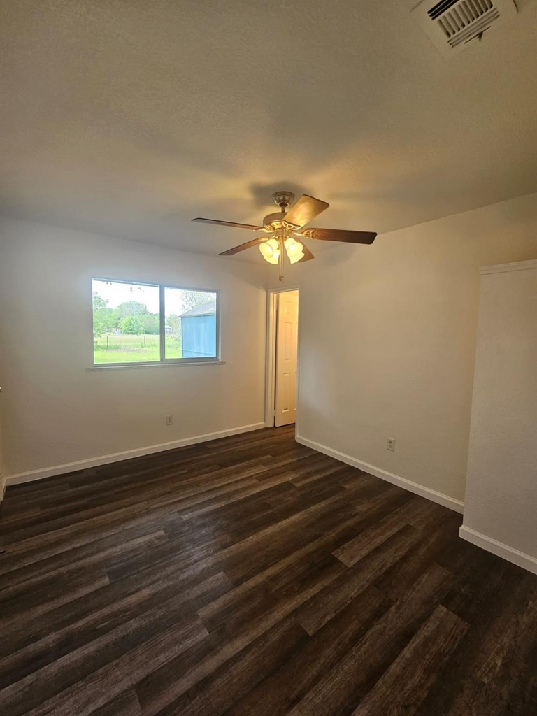 1401 Trinity St - Photo 15