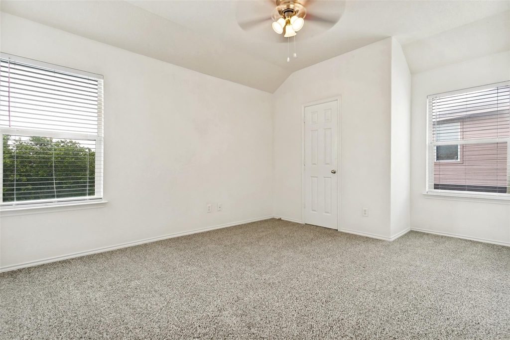 5708 Mahogany Bay - Photo 22