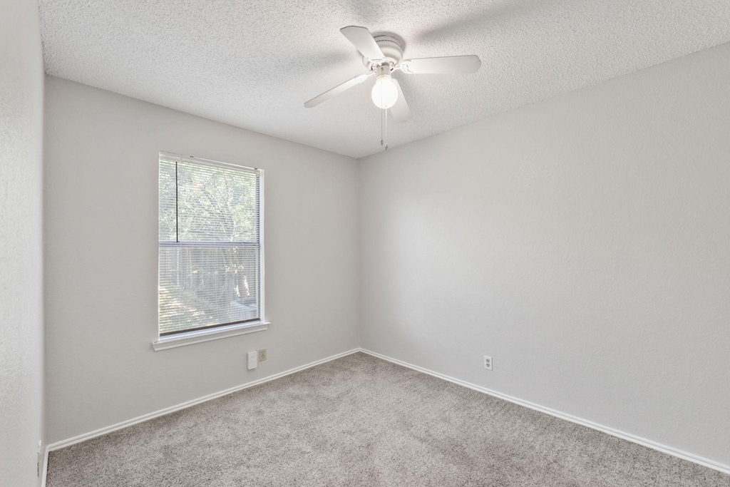 6002 Parkwood Dr - Photo 11