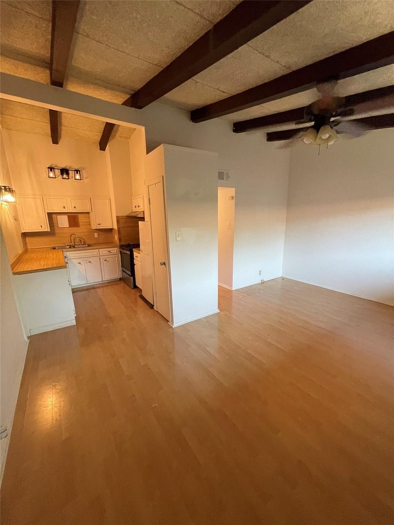 2404 Longview St - Photo 0