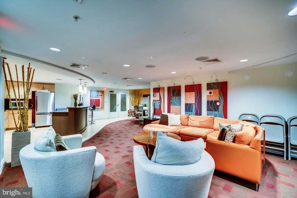 915 Nw E Street Nw - Photo 2