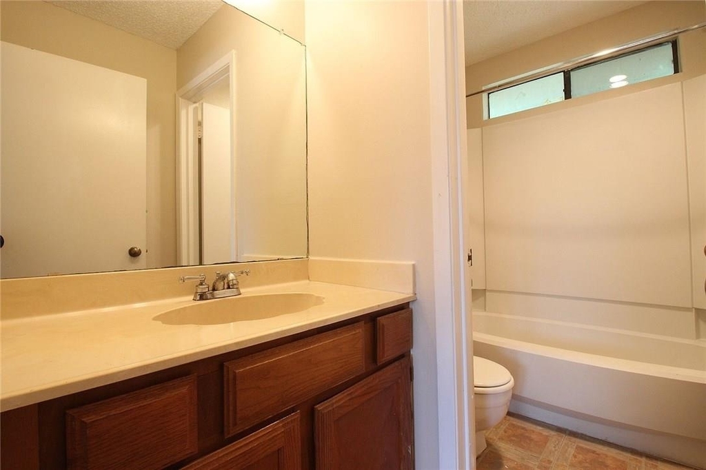 9002 Sanger Dr - Photo 8