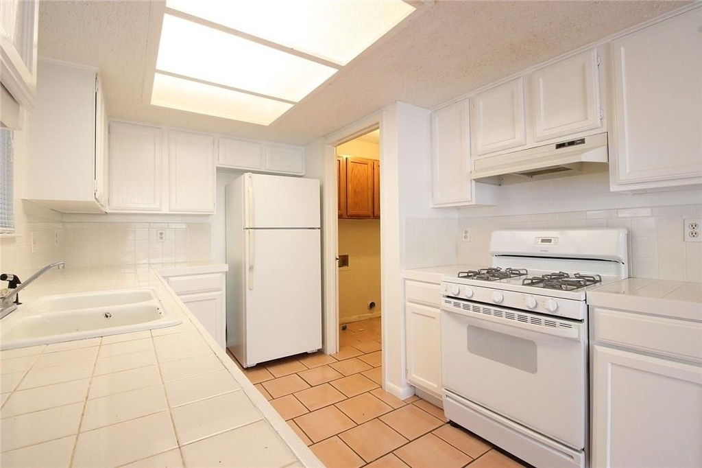 9002 Sanger Dr - Photo 5