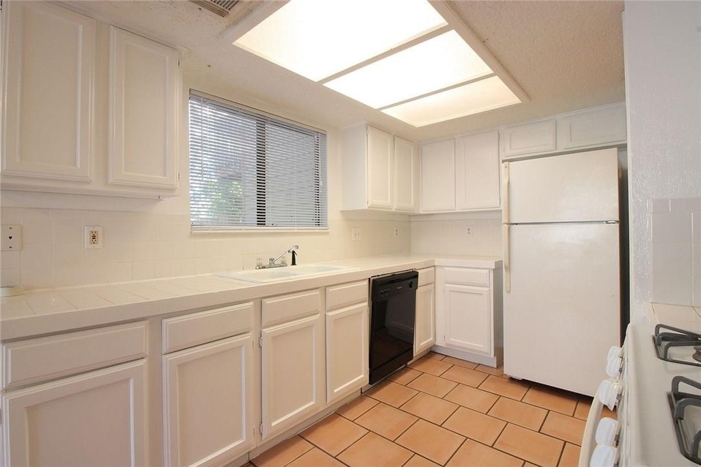 9002 Sanger Dr - Photo 6