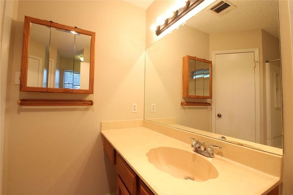 9002 Sanger Dr - Photo 11