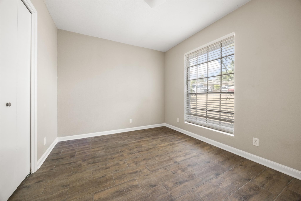 1905 Margalene Way - Photo 2