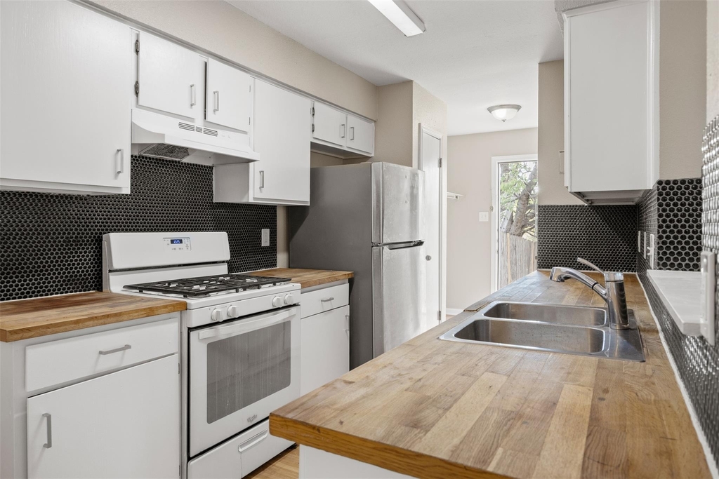 1905 Margalene Way - Photo 12