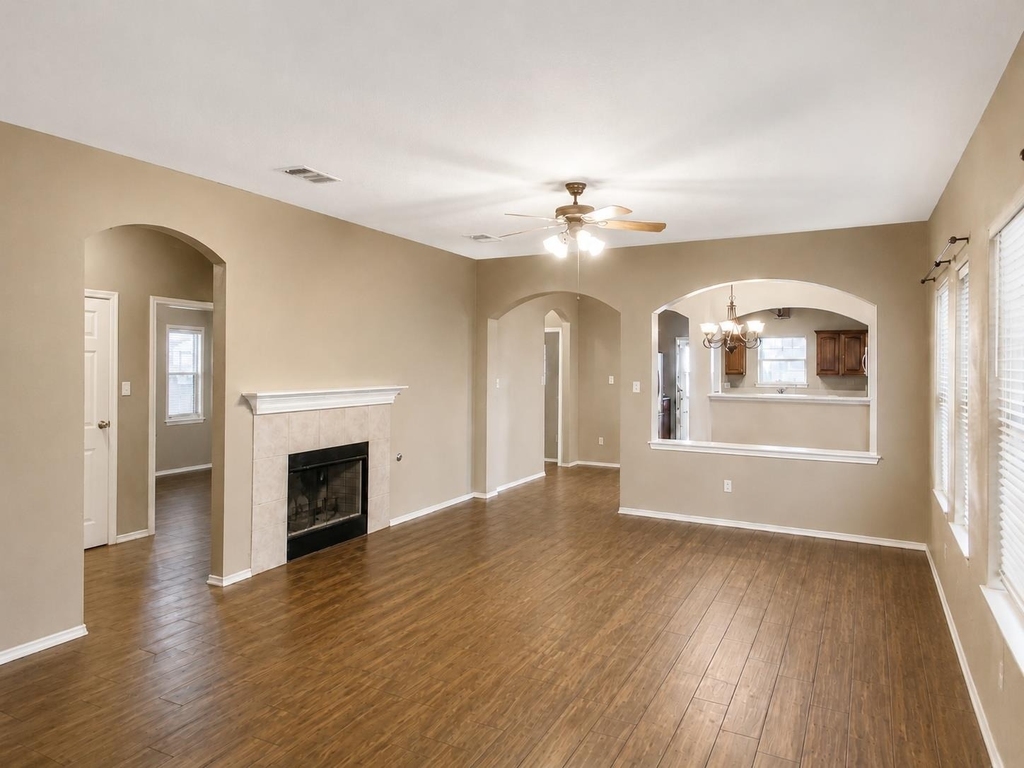 305 Dark Horse Ln - Photo 1