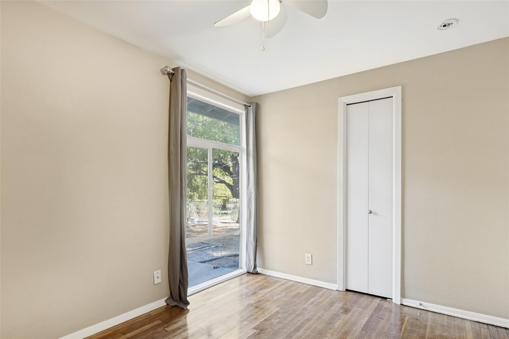 1405 Broadmoor Dr - Photo 18
