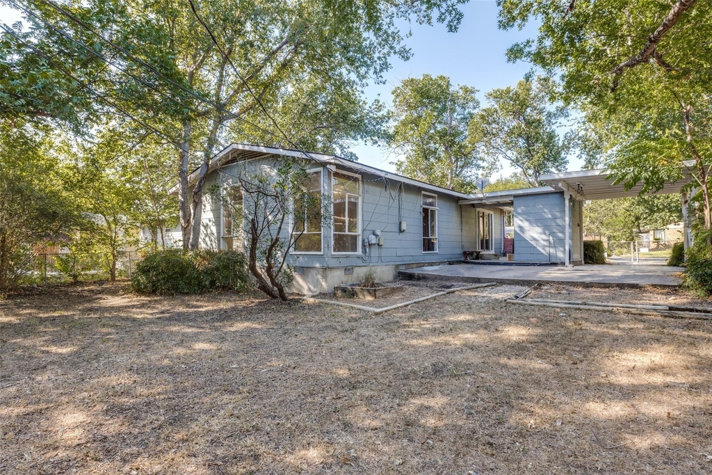 1405 Broadmoor Dr - Photo 21