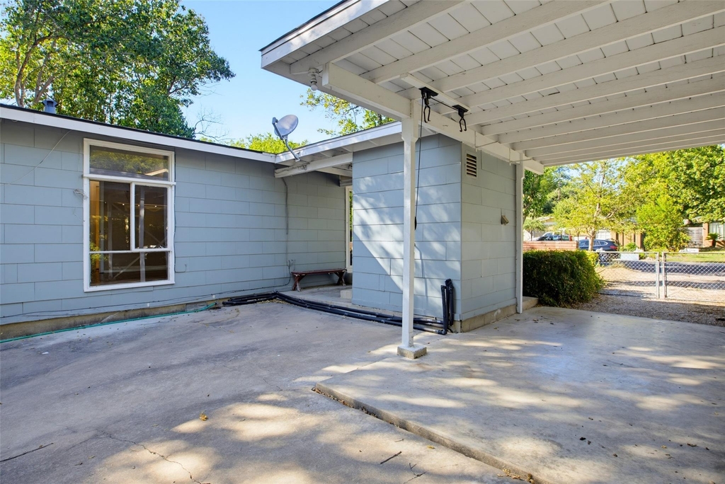 1405 Broadmoor Dr - Photo 22