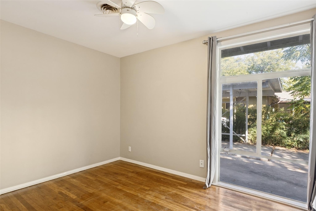 1405 Broadmoor Dr - Photo 19
