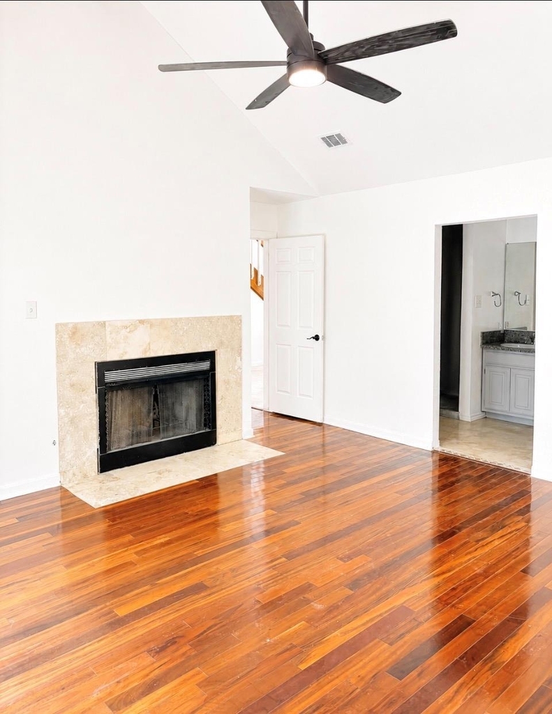 302 Meadow Creek Dr - Photo 9
