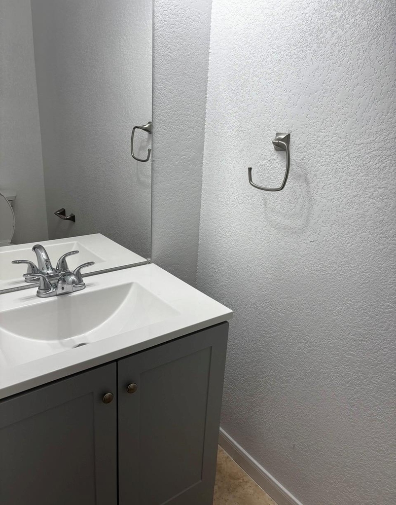 302 Meadow Creek Dr - Photo 2