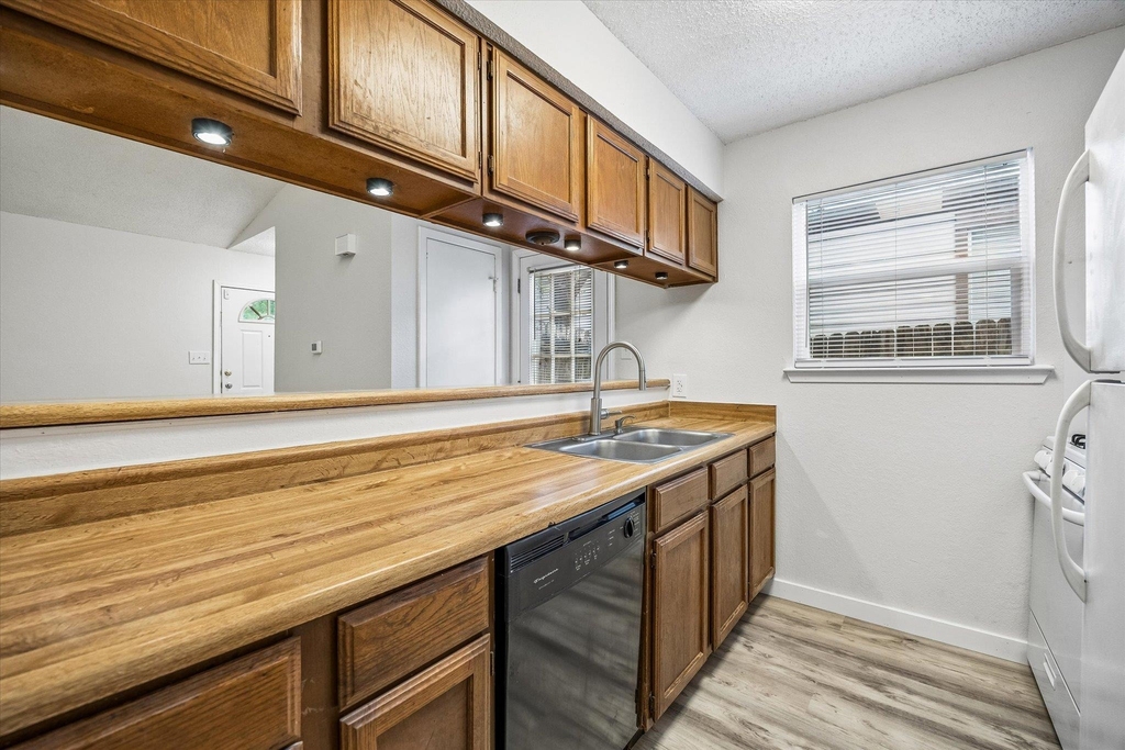 904 Sirocco Dr - Photo 14