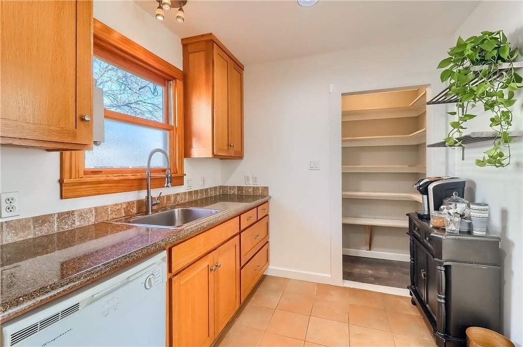 5510 Avenue G - Photo 6