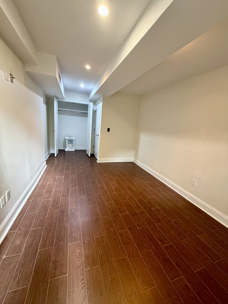 1073 Hancock Street - Photo 10