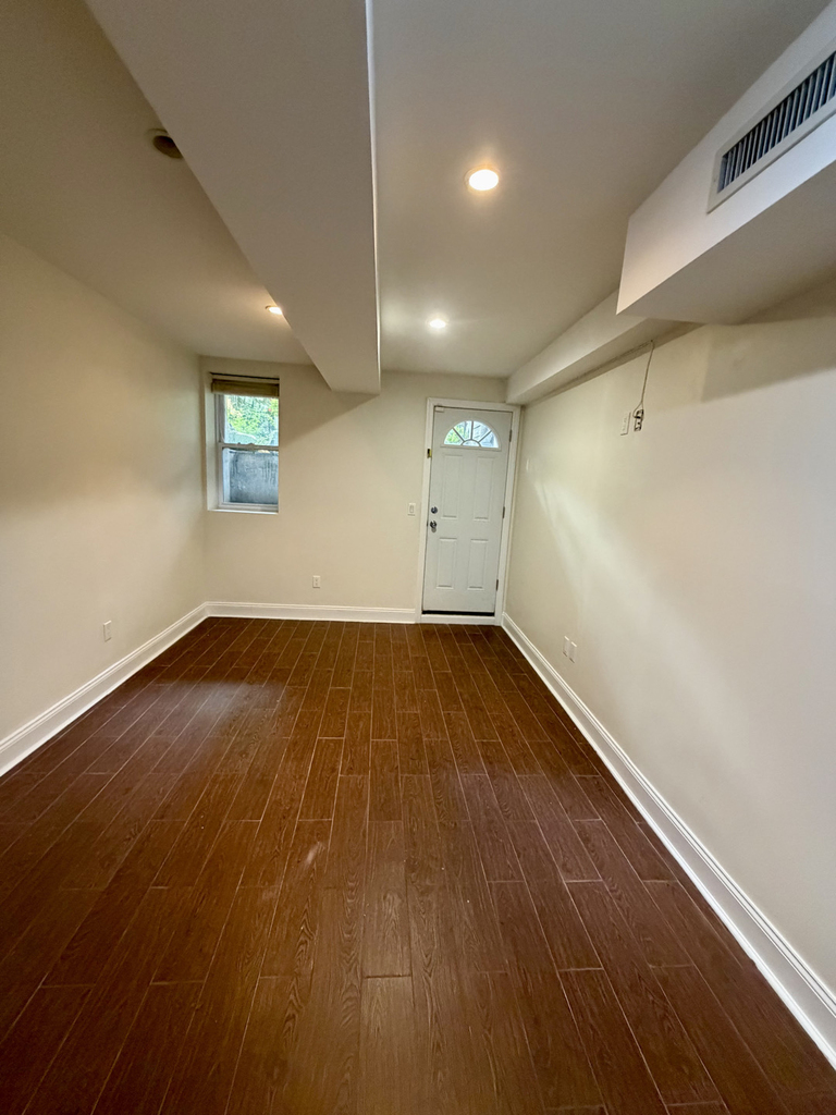 1073 Hancock Street - Photo 9