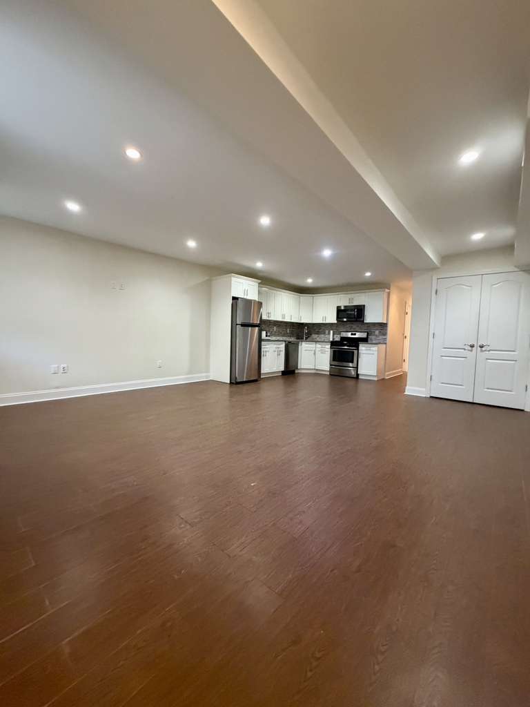 1073 Hancock Street - Photo 1