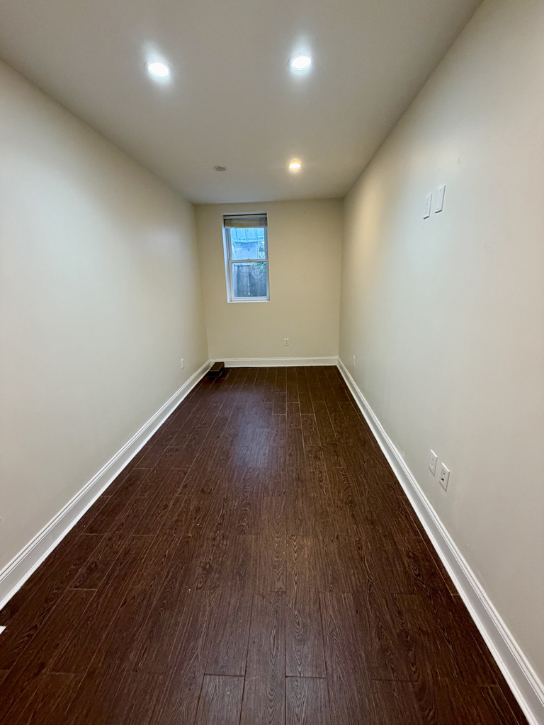 1073 Hancock Street - Photo 11
