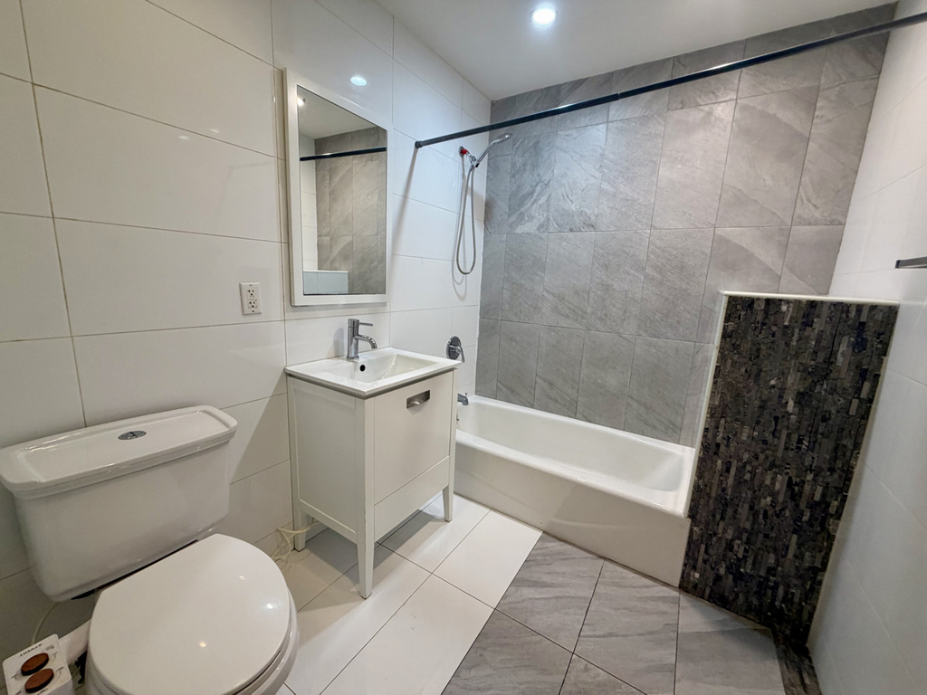 1073 Hancock Street - Photo 13