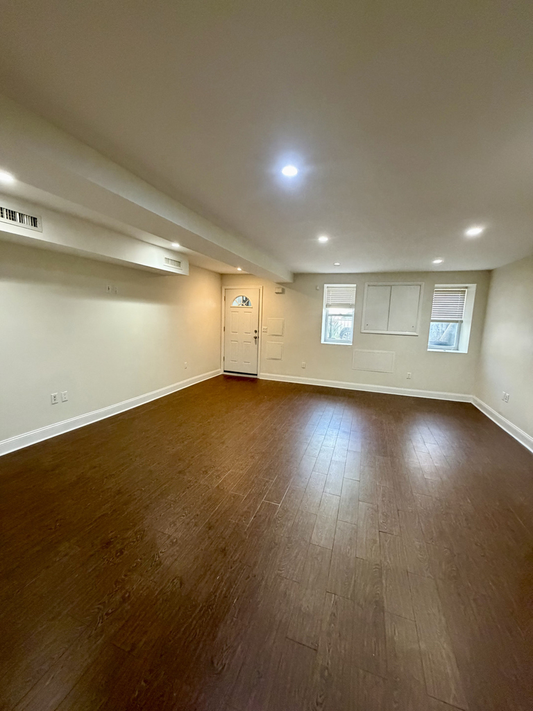 1073 Hancock Street - Photo 4