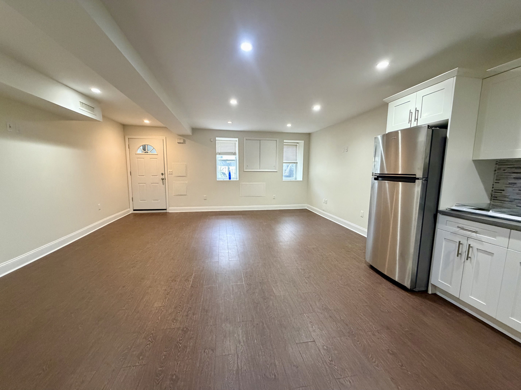 1073 Hancock Street - Photo 14