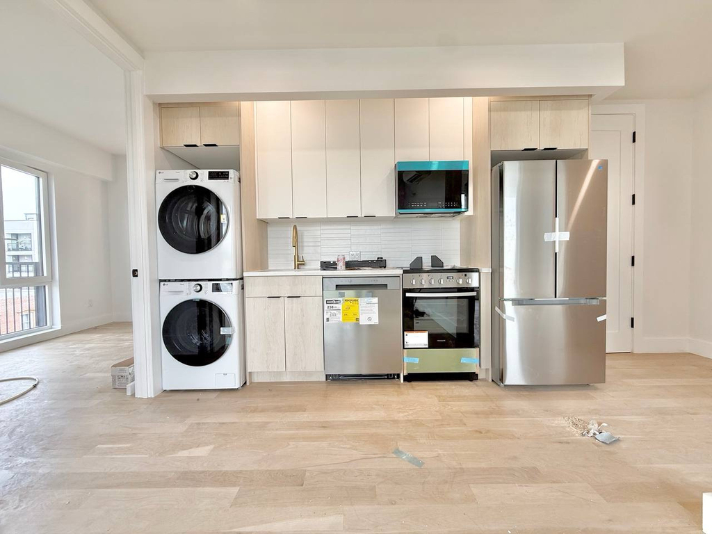 192 Graham Avenue - Photo 2